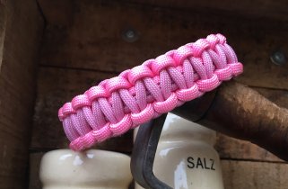 Halsband rosa V Muster